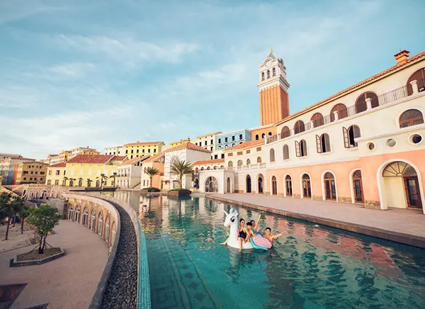 Hotel check-in & Lunch